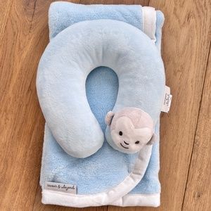 NWT Blankets and Beyond Blanket and Pillow Set Blue